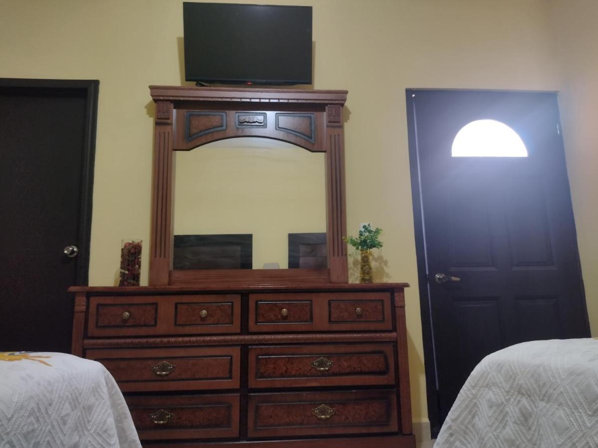 Hotel Prado'S Puerto San Carlos Екстер'єр фото