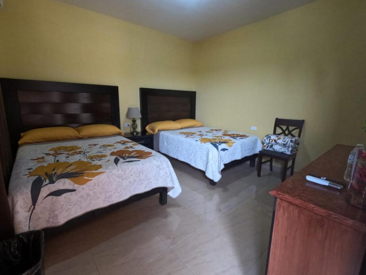 Hotel Prado'S Puerto San Carlos Екстер'єр фото